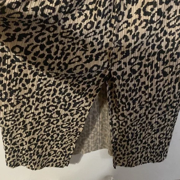 ASOS size 12 pleated leopard plunging neckline dress with a split in front! - Picture 4 of 6